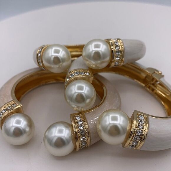 Earring, NWOT, solid 925 sterling silver, 22 Karat gold, real pearl, 2 in. drop - Picture 9 of 11